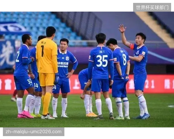 申花与泰山均暴露出阵容深度问题，夏季转会窗口的引援将是两队下半程命运的关键。